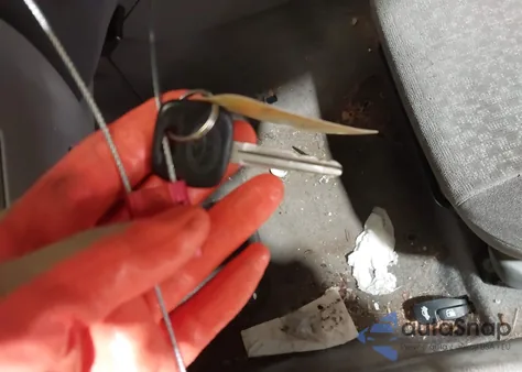 2004 Toyota Corolla Ce из США, поврежденный, VIN 1NXBR32E34Z201457